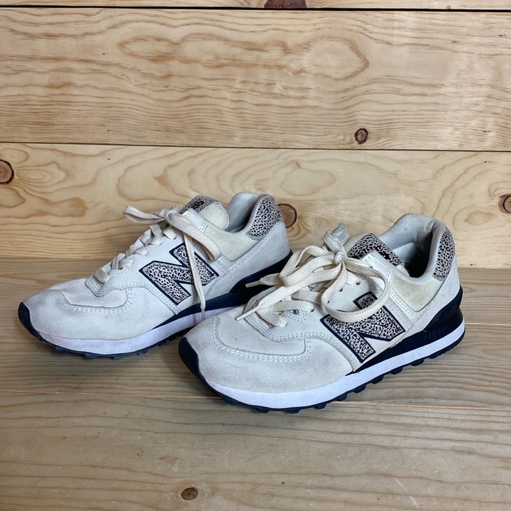 New balance cream with leopard details size 8 sneakers